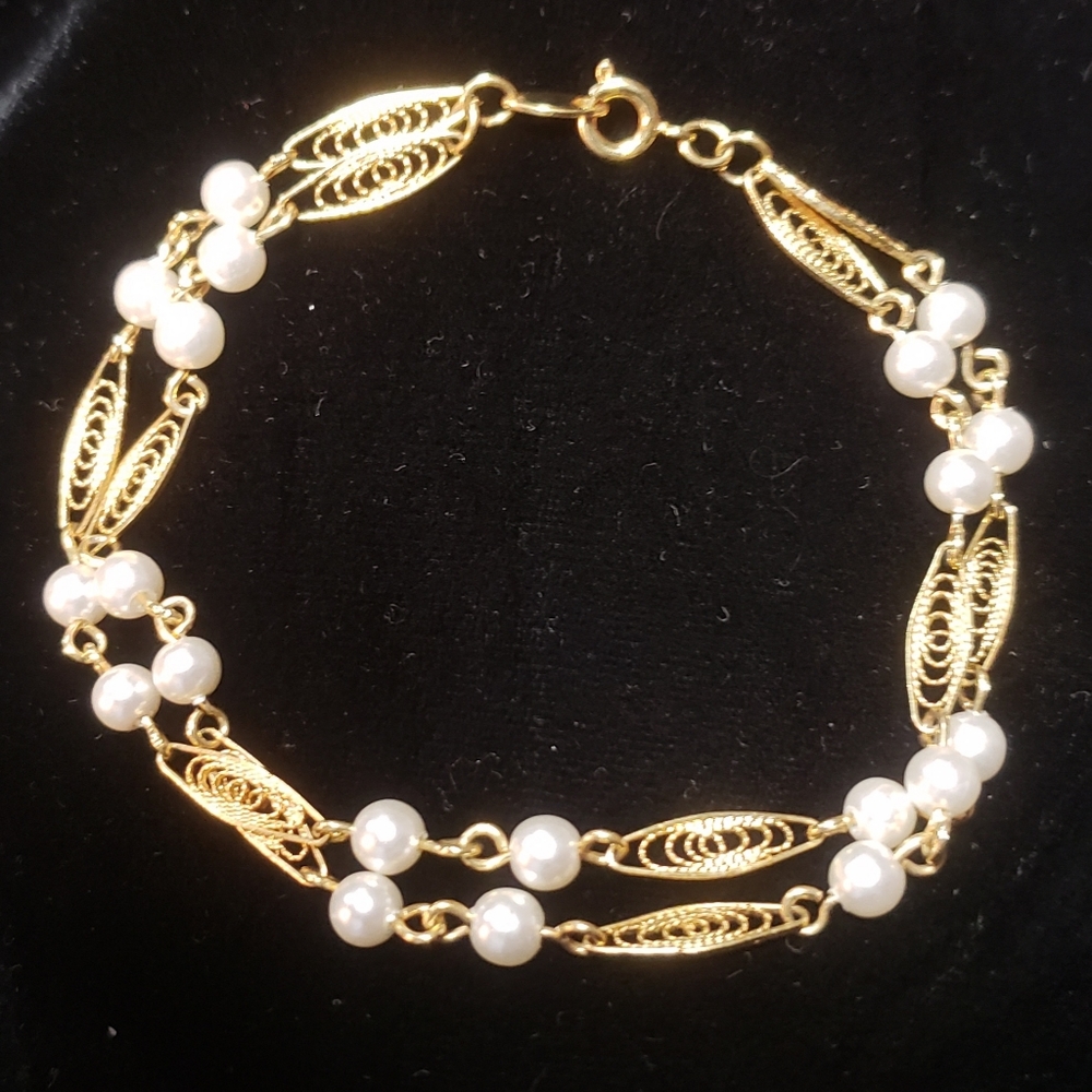 Trifari Signed 7" Goldtone Filagree & Faux Pearl Bracelet